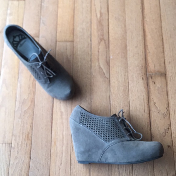 Fergalicious Shoes - Fergalicious Wedge EUC 10 FINAL $$$